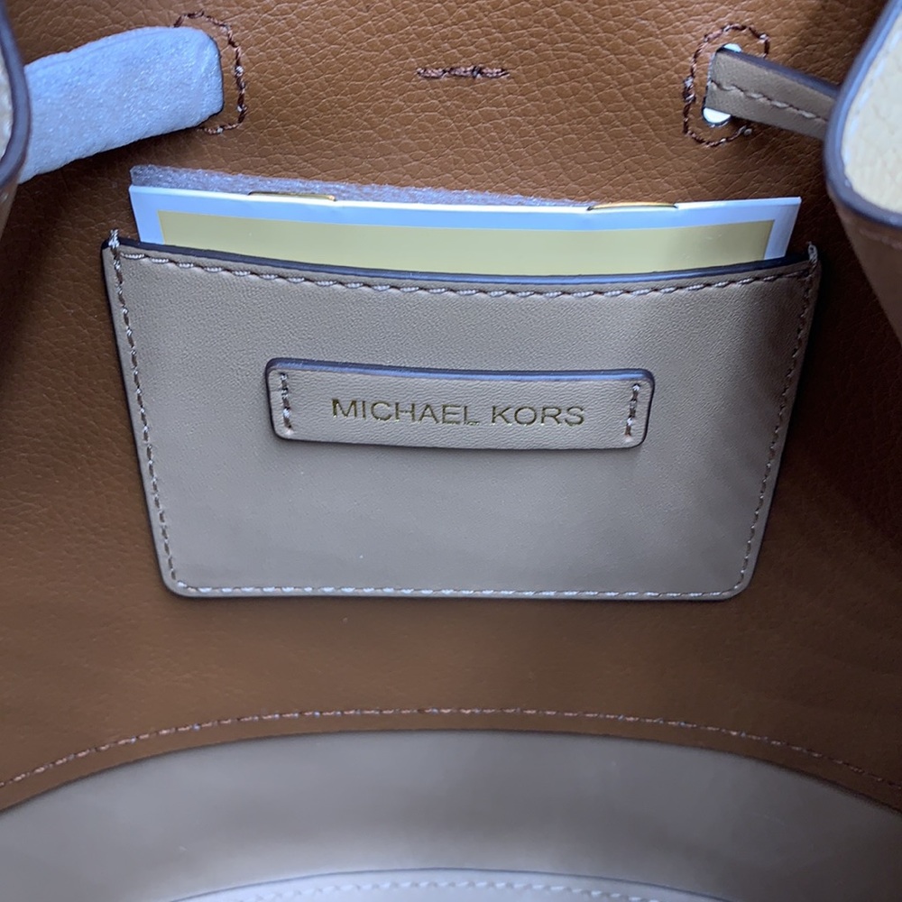 MICHAEL KORS REED MEDIUM BELTED BACKED MESSENGER CROSSBODY CAMEL COLOR - Picture 10 of 12